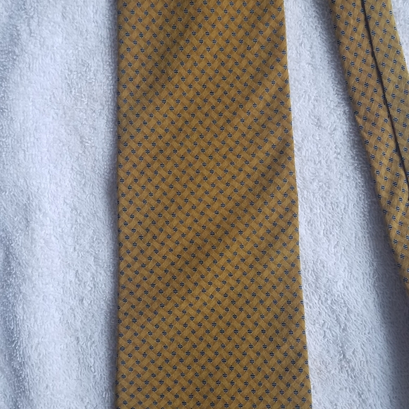 Kenneth Cole New York All Silk Necktie  / Suit Tie - Picture 4 of 13